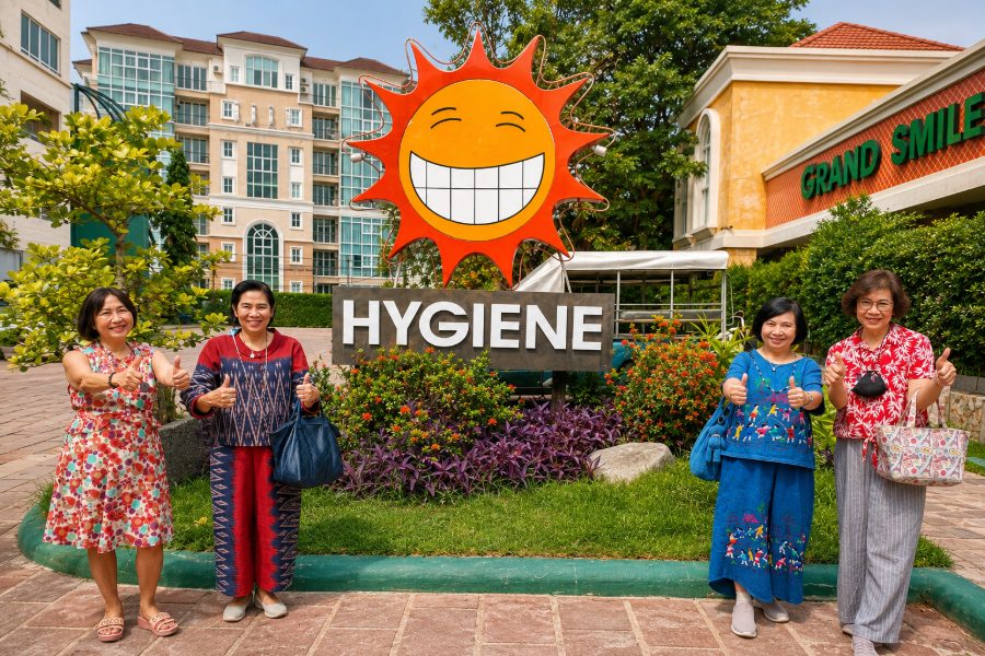 กลุ่มผู้สูงอายุที่เข้าพักที่ Grandsmile Wellness Pattaya